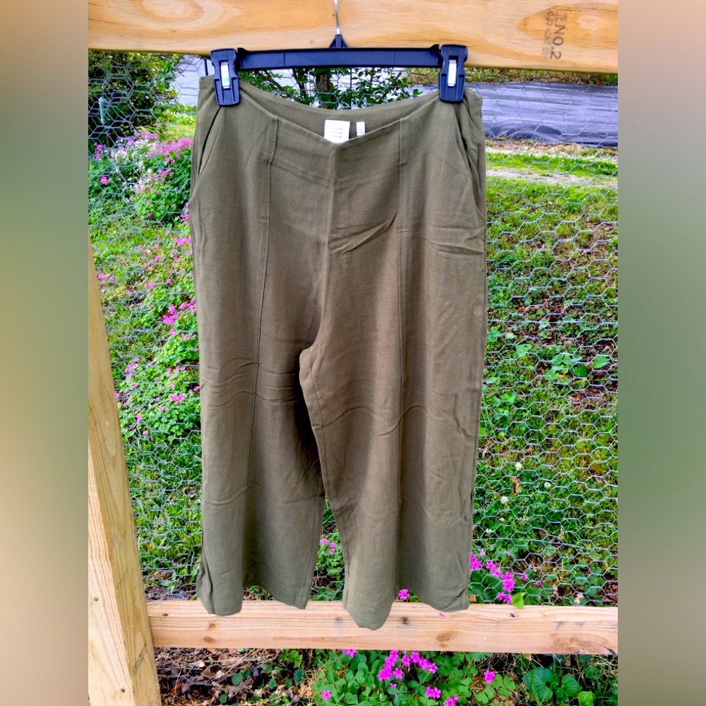 Good Luck Gem Army Green size L cropped pants